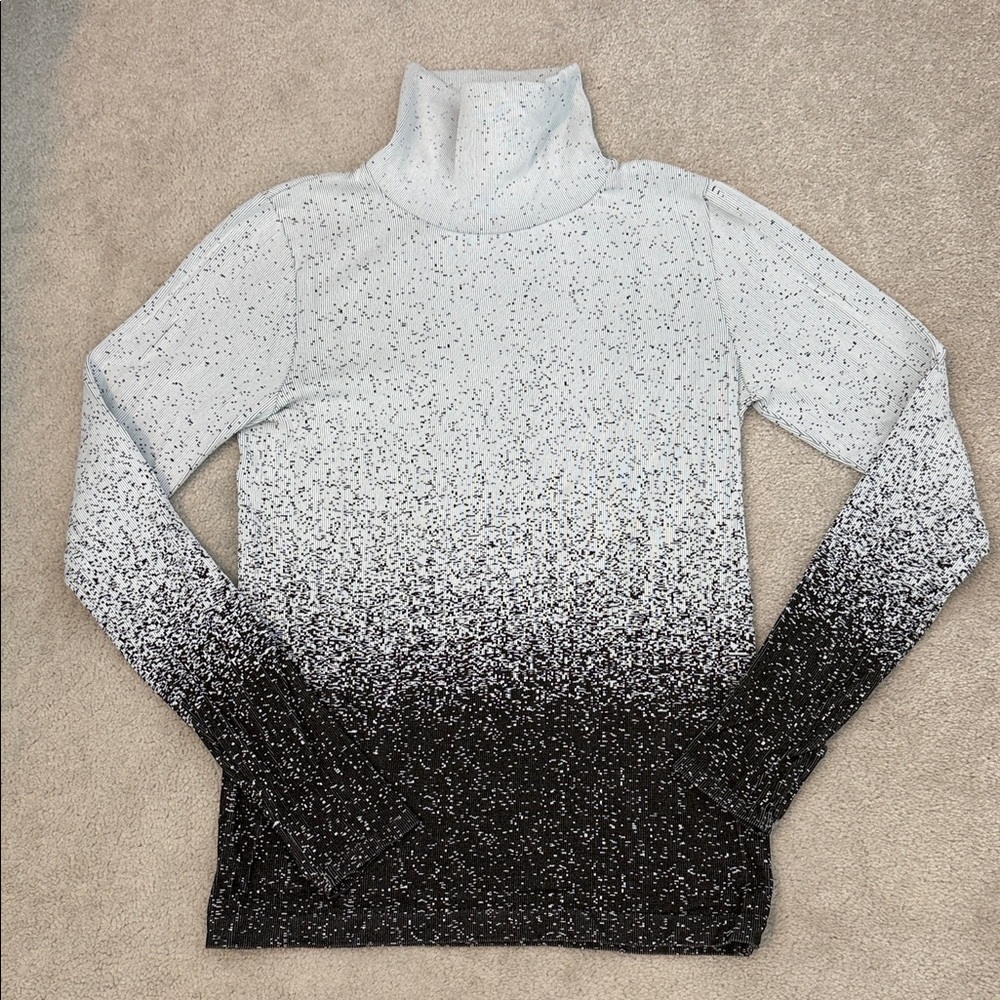 Athleta L seamless ribbed Turtleneck